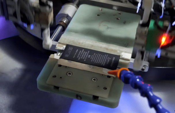 The Problem with these Silicon Carbon Batteries Smartphone courtesy: Marques Brownlee